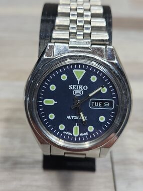Mens Seiko Automatic Navy Dial Watch with Lime Accents